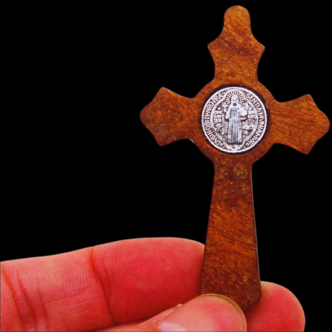 Cruz Exorcizada con Medalla de San Benito completa, incluye Cristo para ceremonias religiosas, oraciones, protección de males y envidias